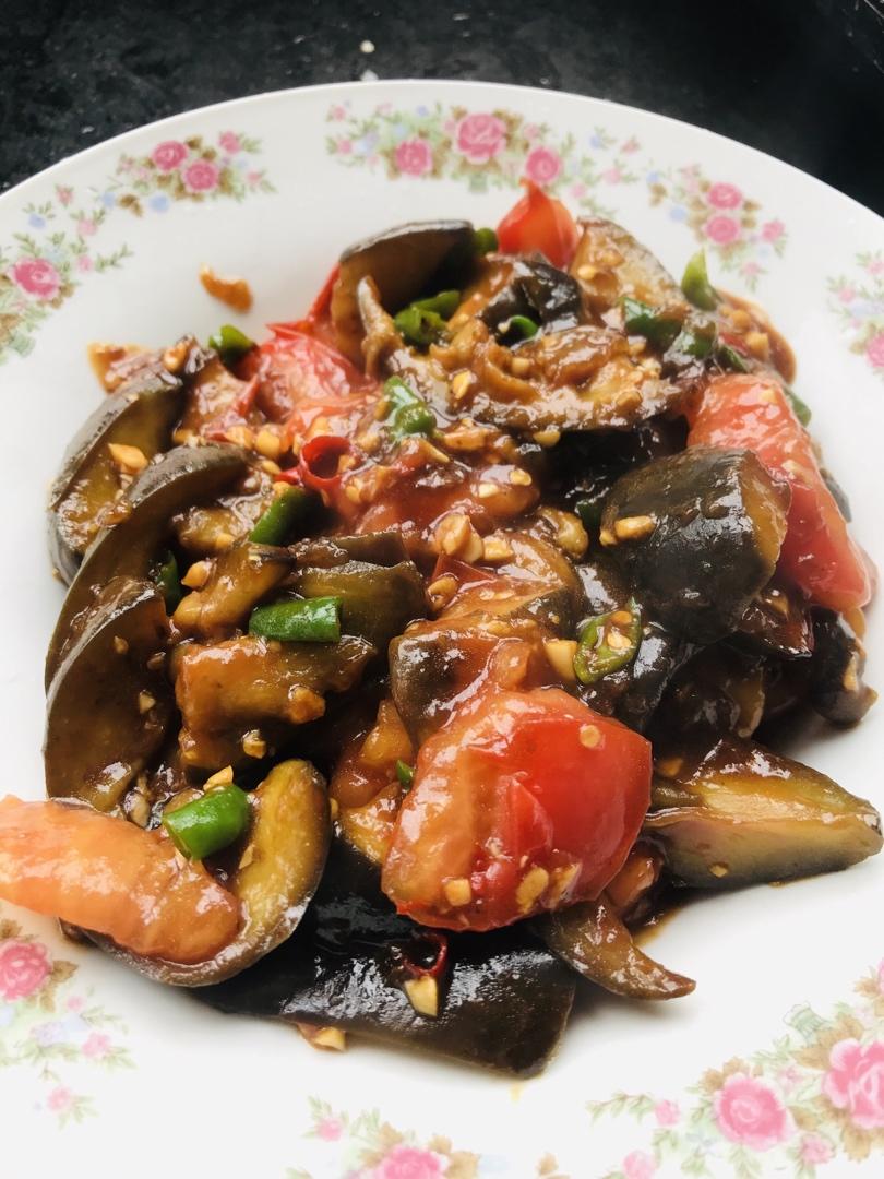 红烧茄子（佐西红柿尖椒）