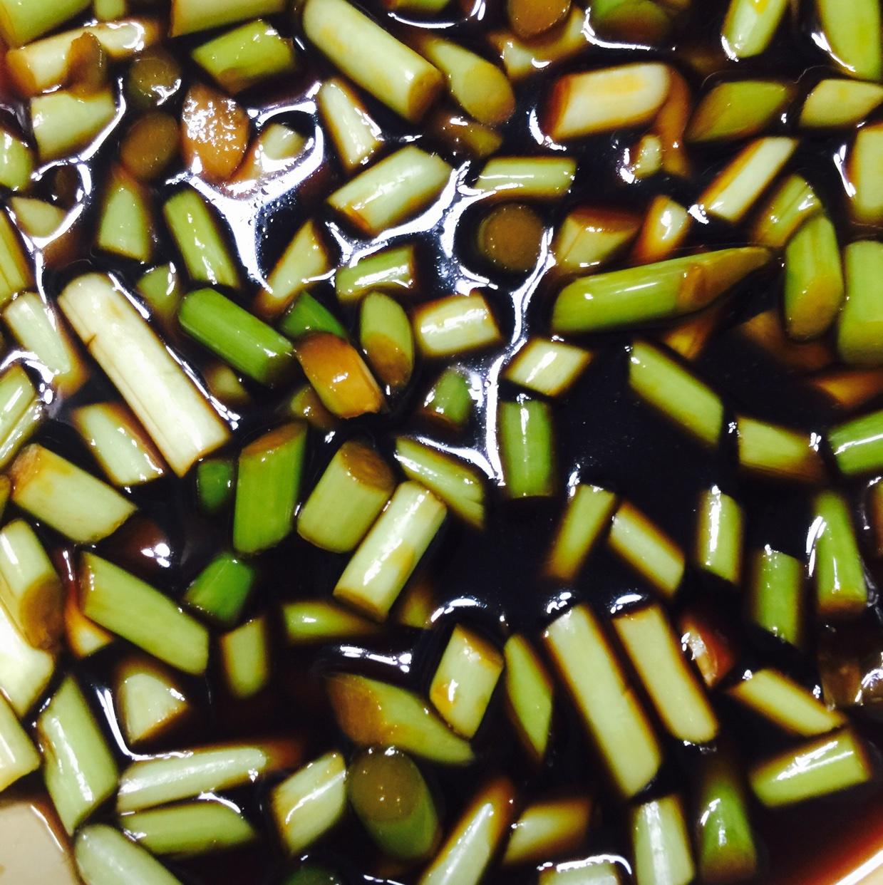 酱油腌蒜苔