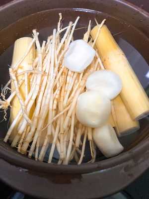 买回来直接煲的甘蔗毛根马蹄汤的做法步骤图 Mini慕涵 下厨房 买回来直接煲的甘蔗毛根马蹄汤的做法步骤图 Mini慕涵 下厨房