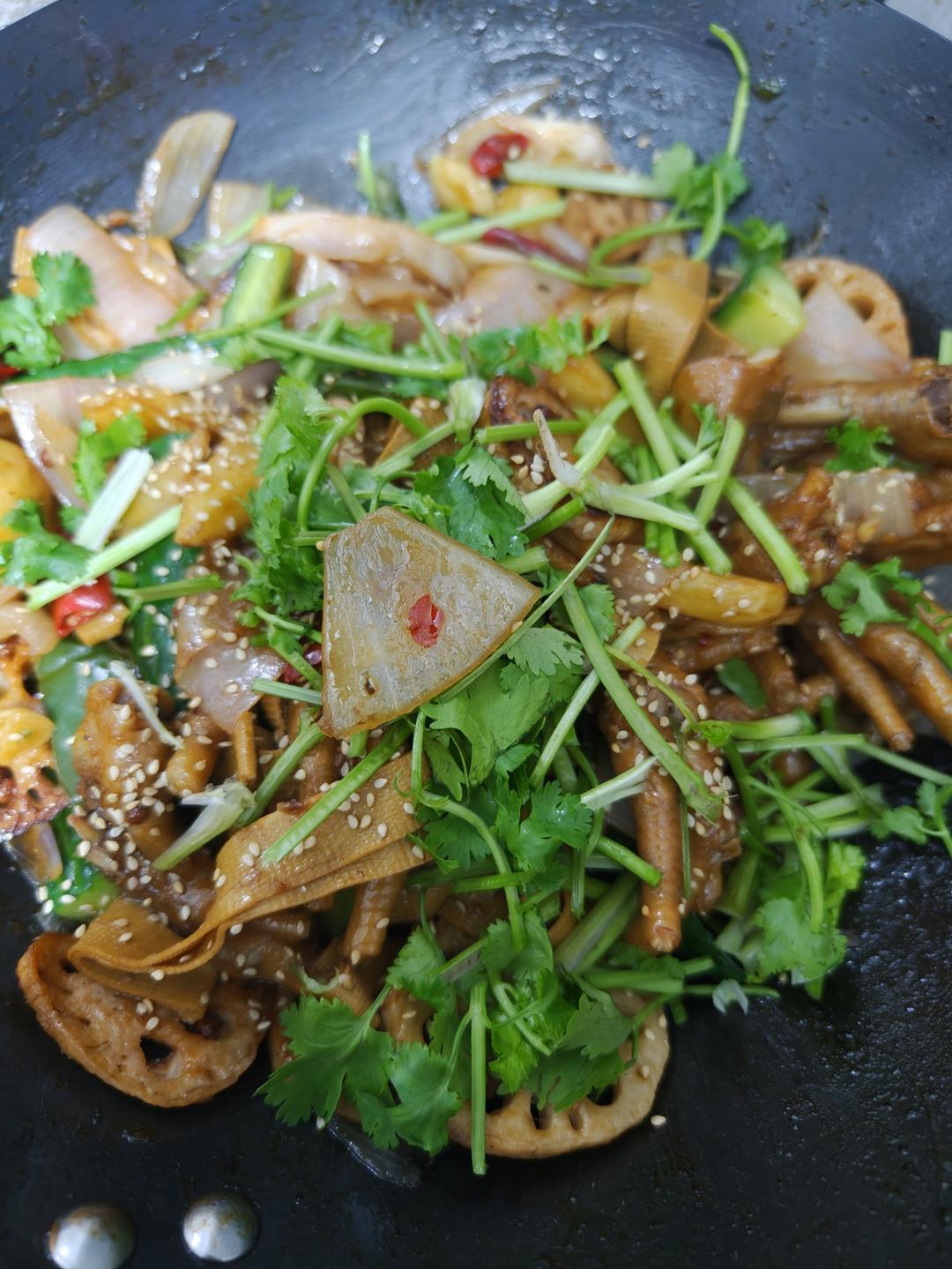 香喷喷的干锅鸡爪（还有鸭爪和牙翅哟）