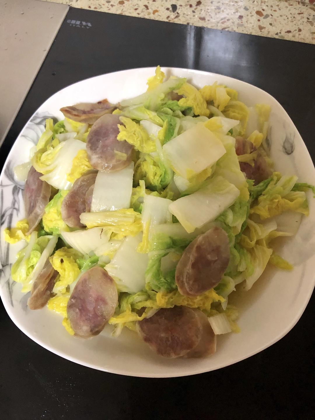 白菜炒腊肠下饭快手菜