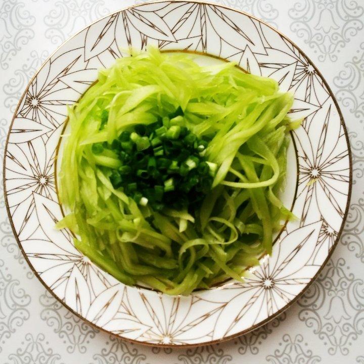 快手【凉拌莴苣笋】