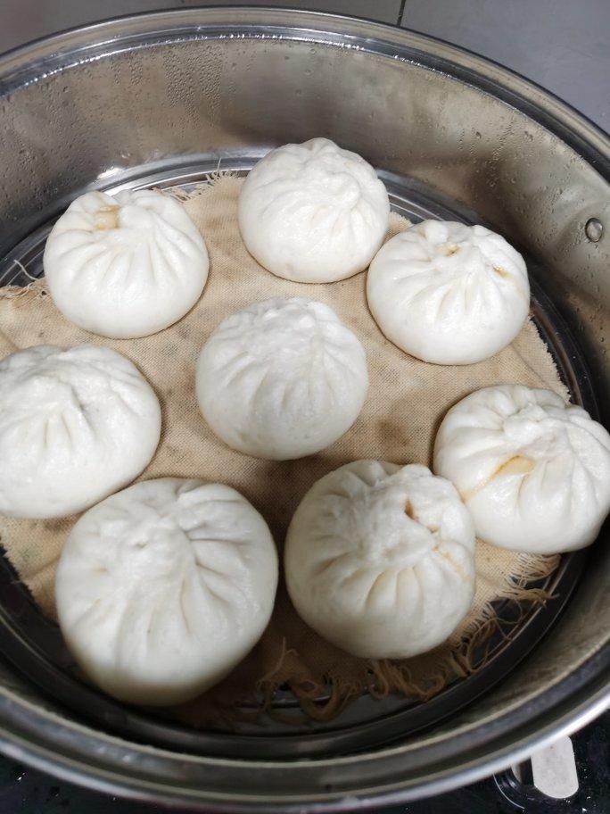 鲜美多汁的洋葱牛肉包子