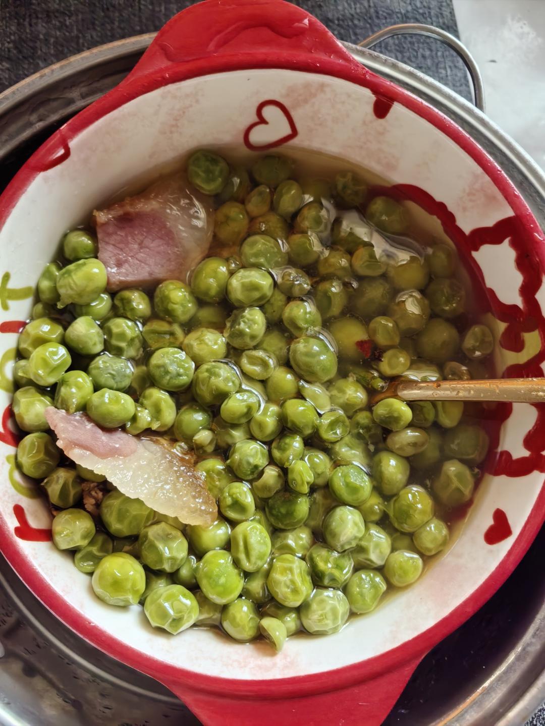 鸡汤火腿汁蒸豌豆