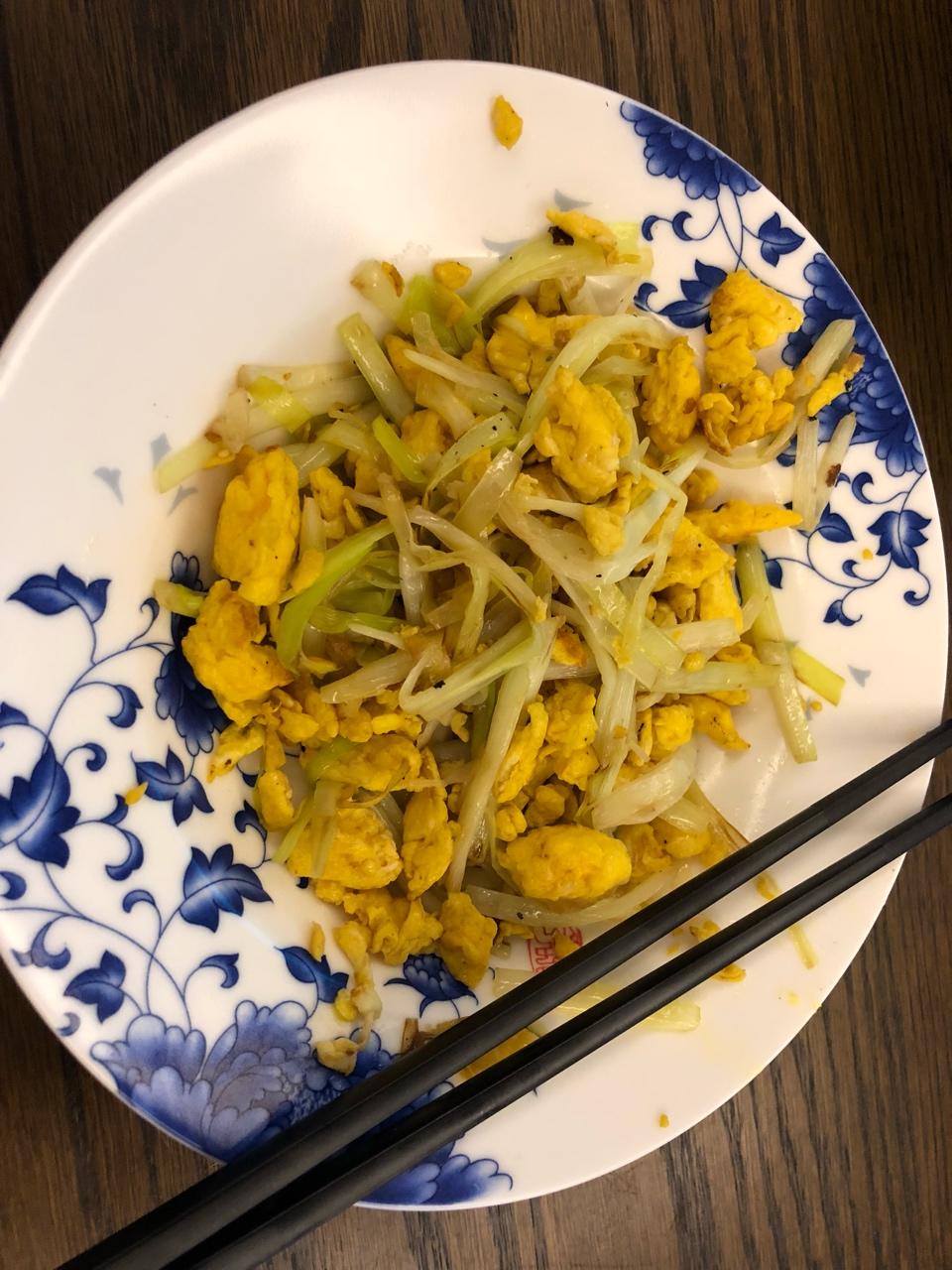 老丁的私房菜－韭黄炒鸡蛋
