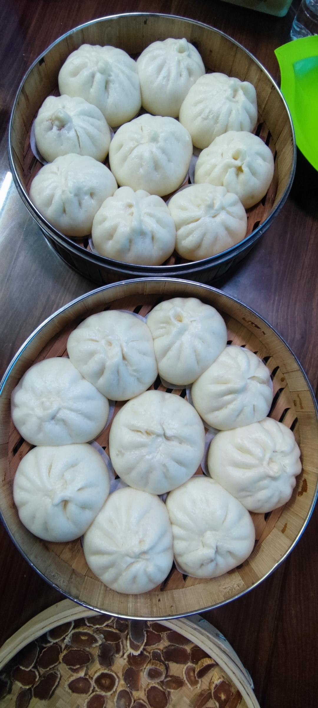 云朵般松软爆浆蜜汁叉烧包