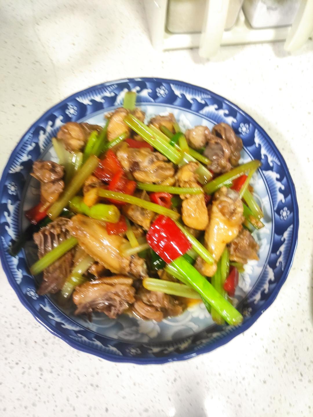小炒鸡肉～青椒