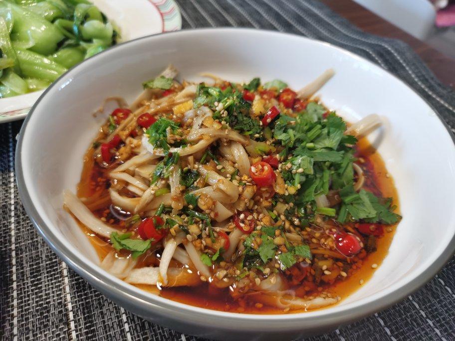 比肉还好吃的【手撕凉拌杏鲍菇】，上桌扫光光