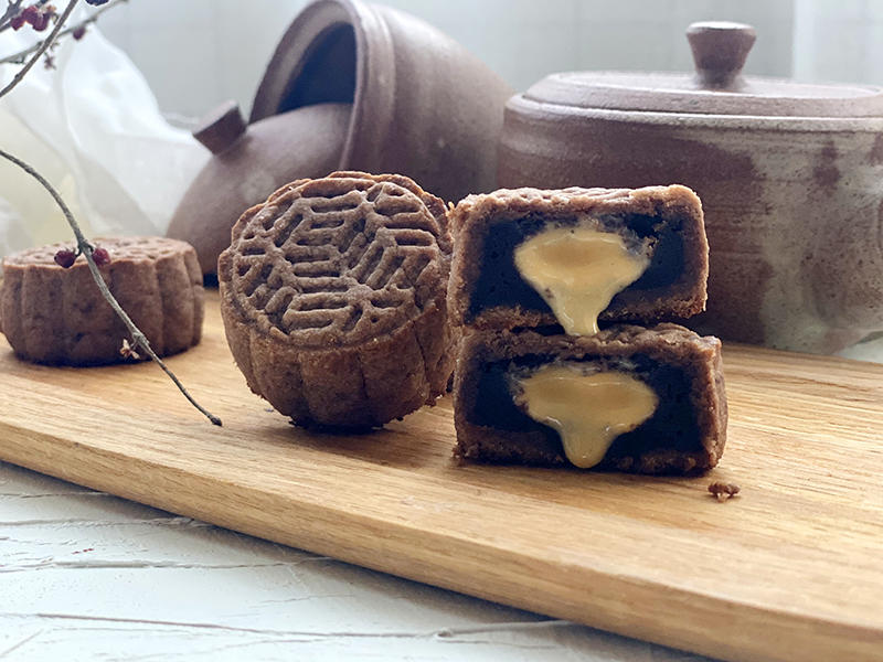 巧克力奶黄流心月饼的做法