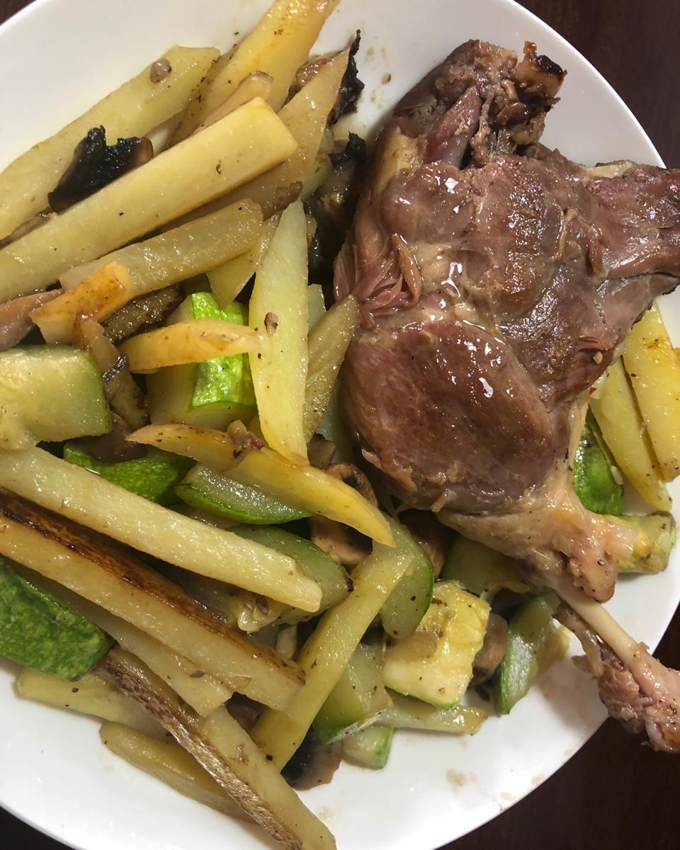 油封鸭腿煎时蔬