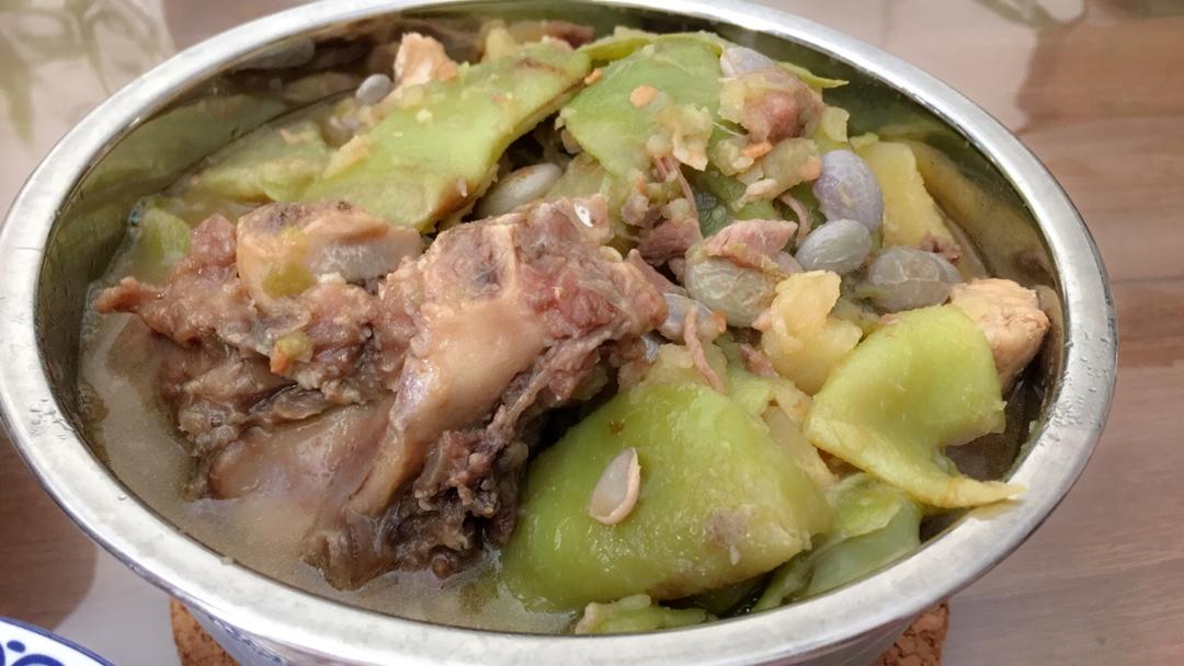 红烧排骨炖豆角土豆