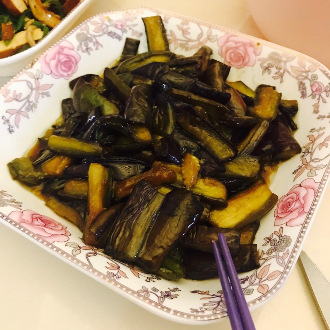 红烧茄子（教你炒茄子不变色的小妙招）