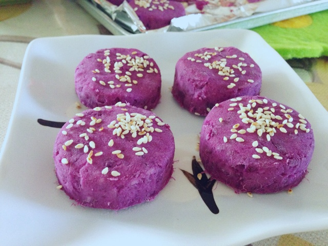芝麻紫薯饼