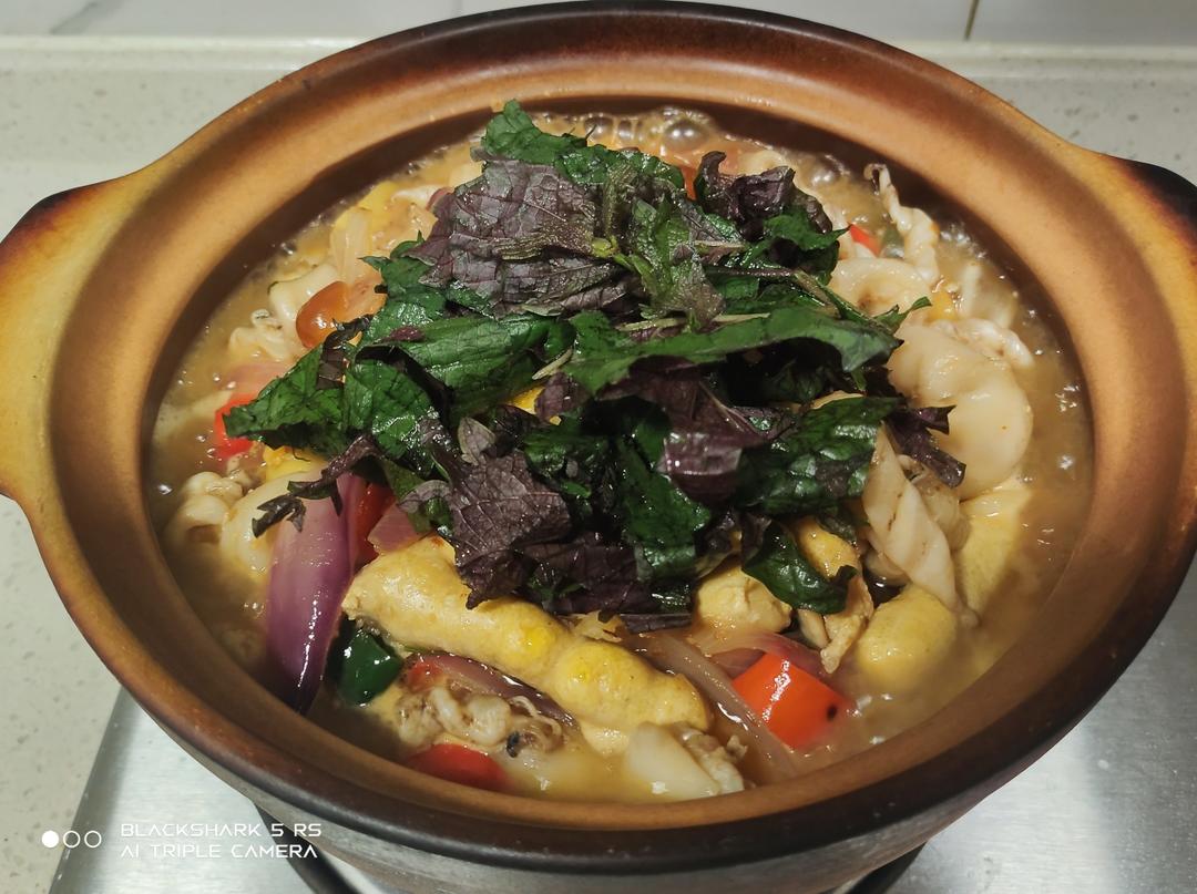 紫苏鱼春鱼泡鱼杂煲（汤汁可泡饭）