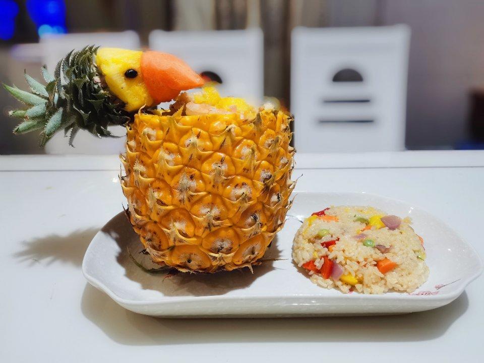 鸟语花香菠萝炒饭