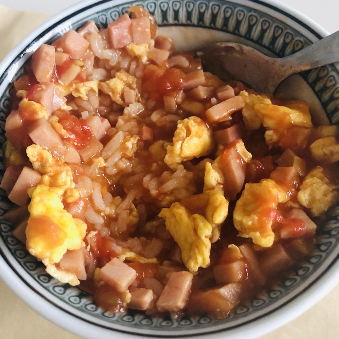 不知山月做的5分钟超好吃的番茄鸡蛋火腿烩饭