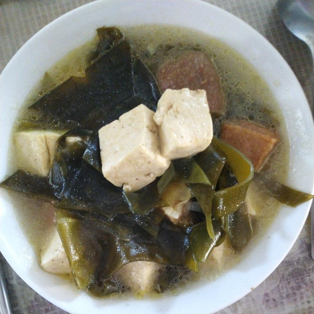 超级鲜的海带豆腐汤