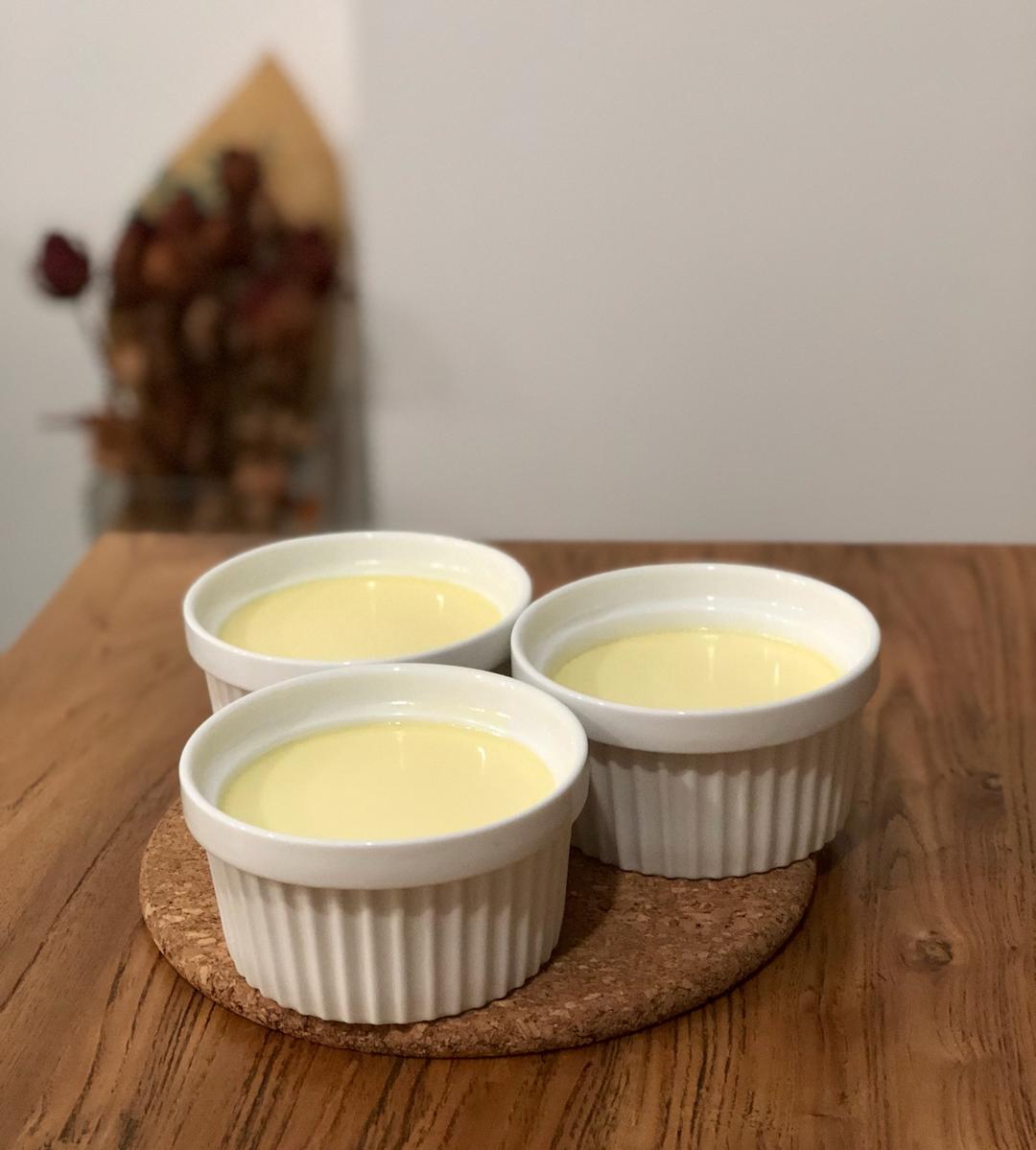 Crèmebrulée。法式烤布雷。焦糖布丁。