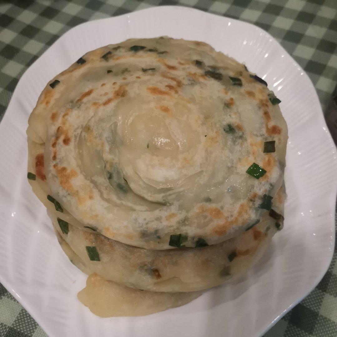 家常葱油饼 柔软多层 凉了也不硬 附细节视频详解