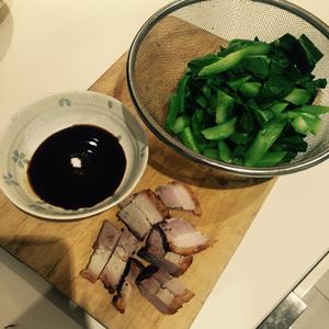 泰式脆皮猪肉炒芥兰的做法 步骤5