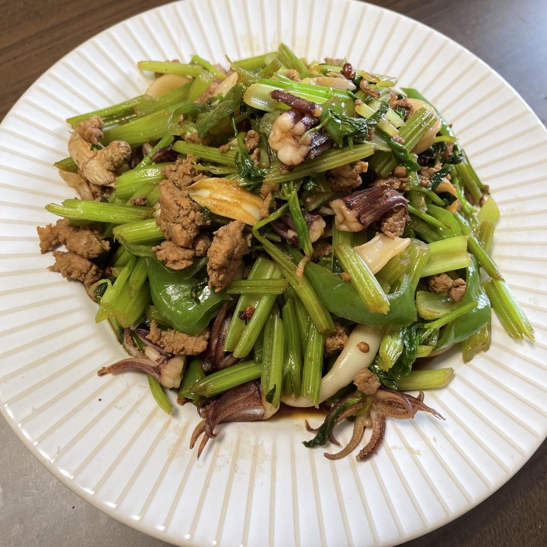 香芹爆炒鲜鱿