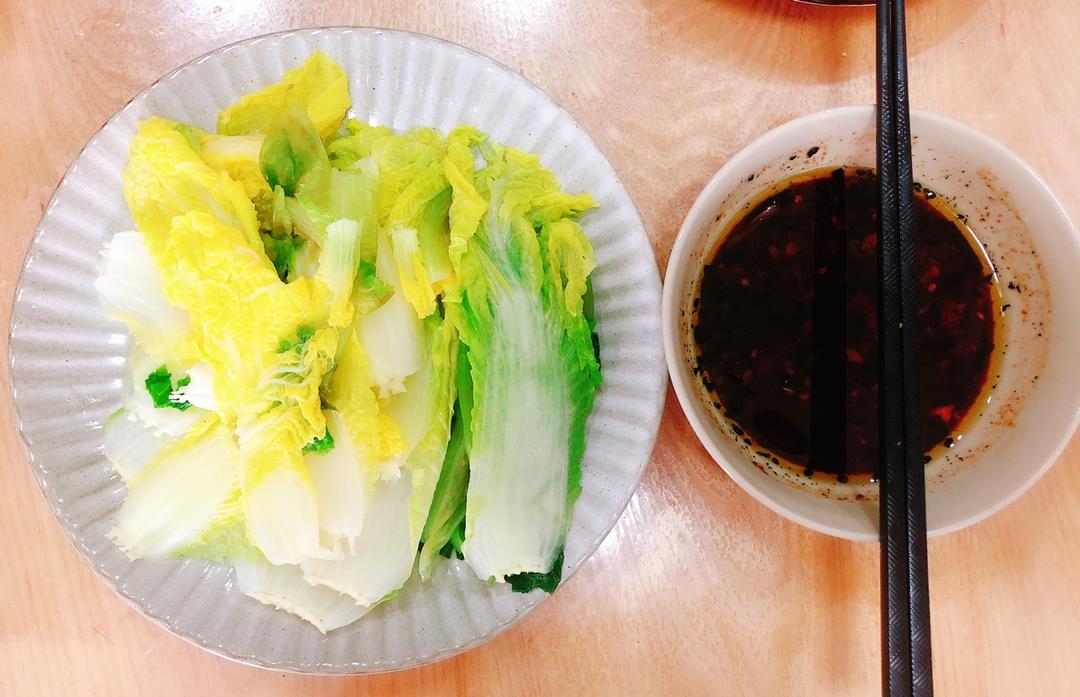 绿茶喵喵酱做的蘸汁水煮娃娃菜