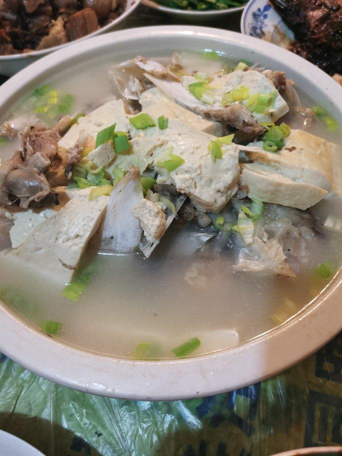 鱼头豆腐汤