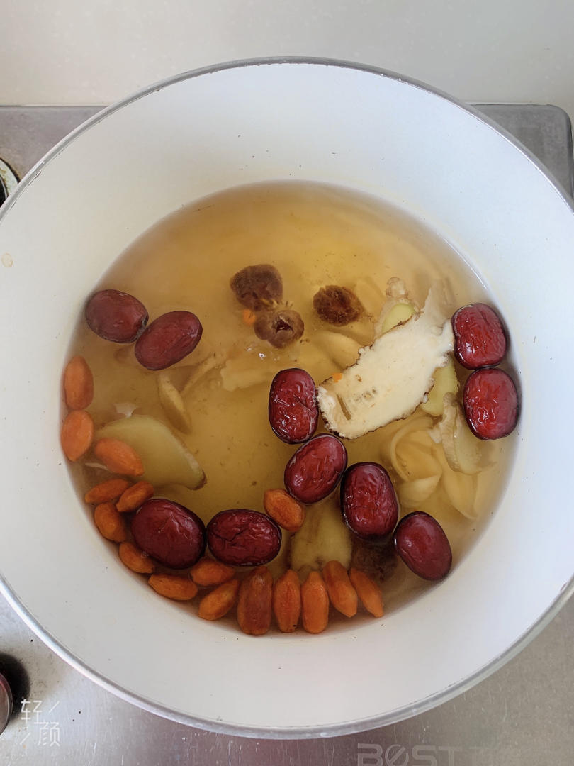 喝出好气色～当归黄芪党参补气血养生甜汤