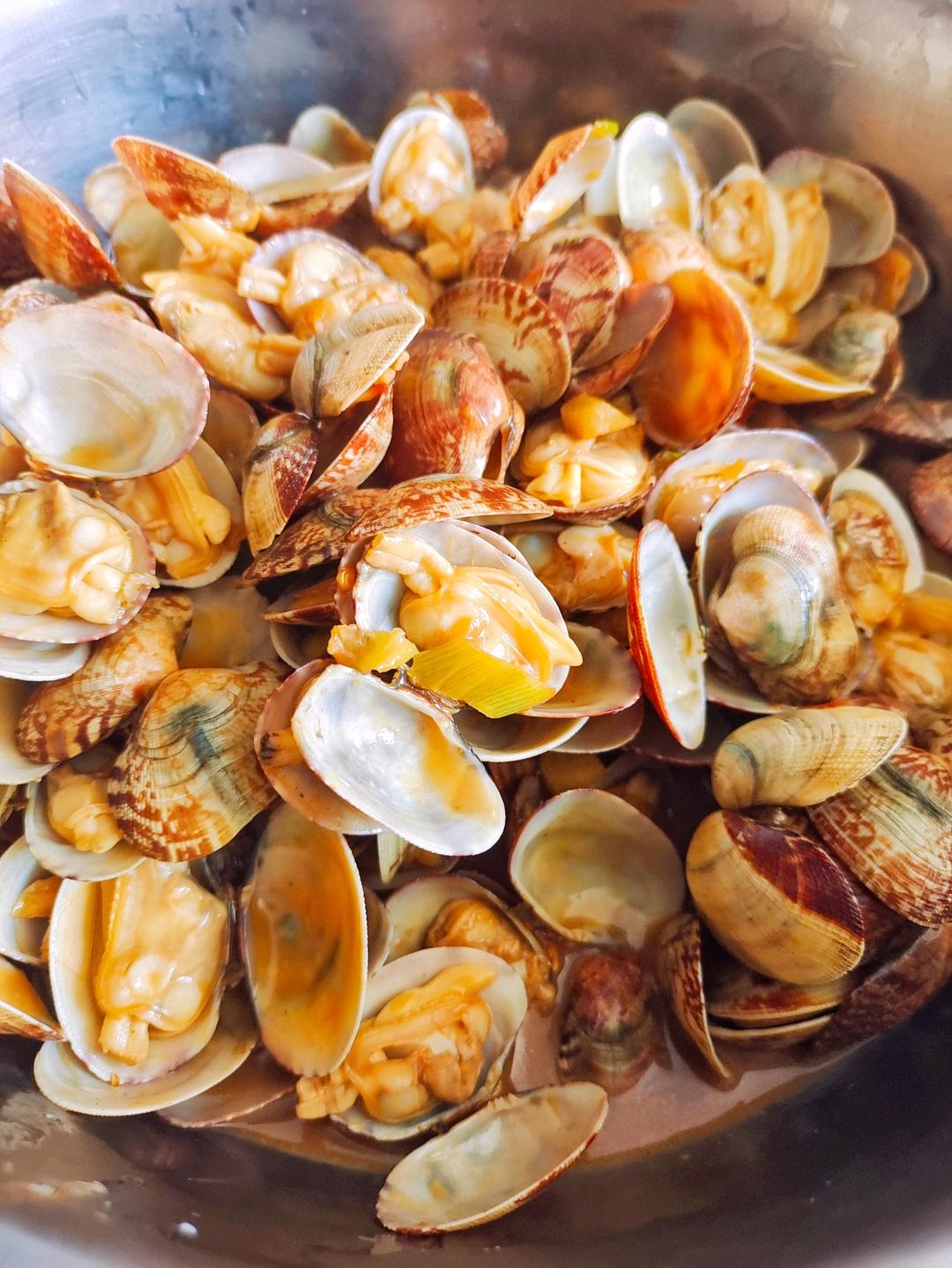 🔥超级简单的辣炒花蛤～味道绝对好吃到舔壳