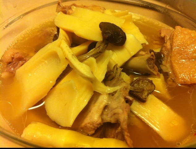 茶树菇雷笋煲鸭汤的做法