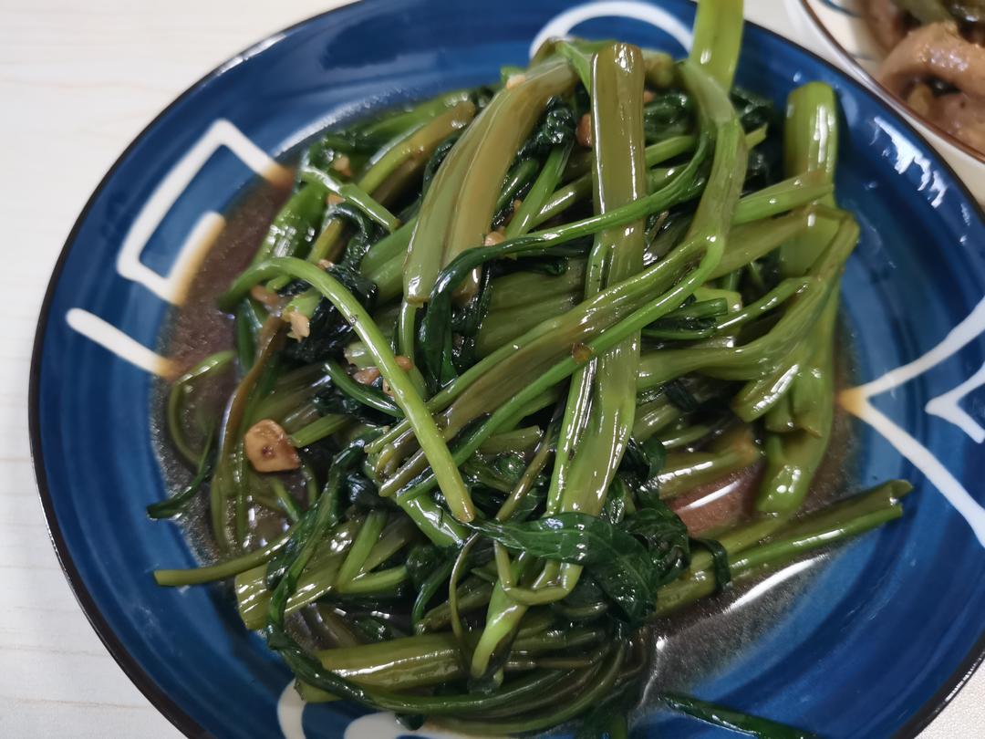 爆炒耗油空心菜