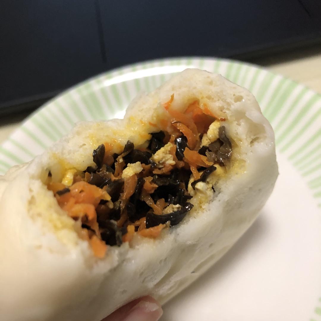 胡萝卜木耳鸡蛋素包子