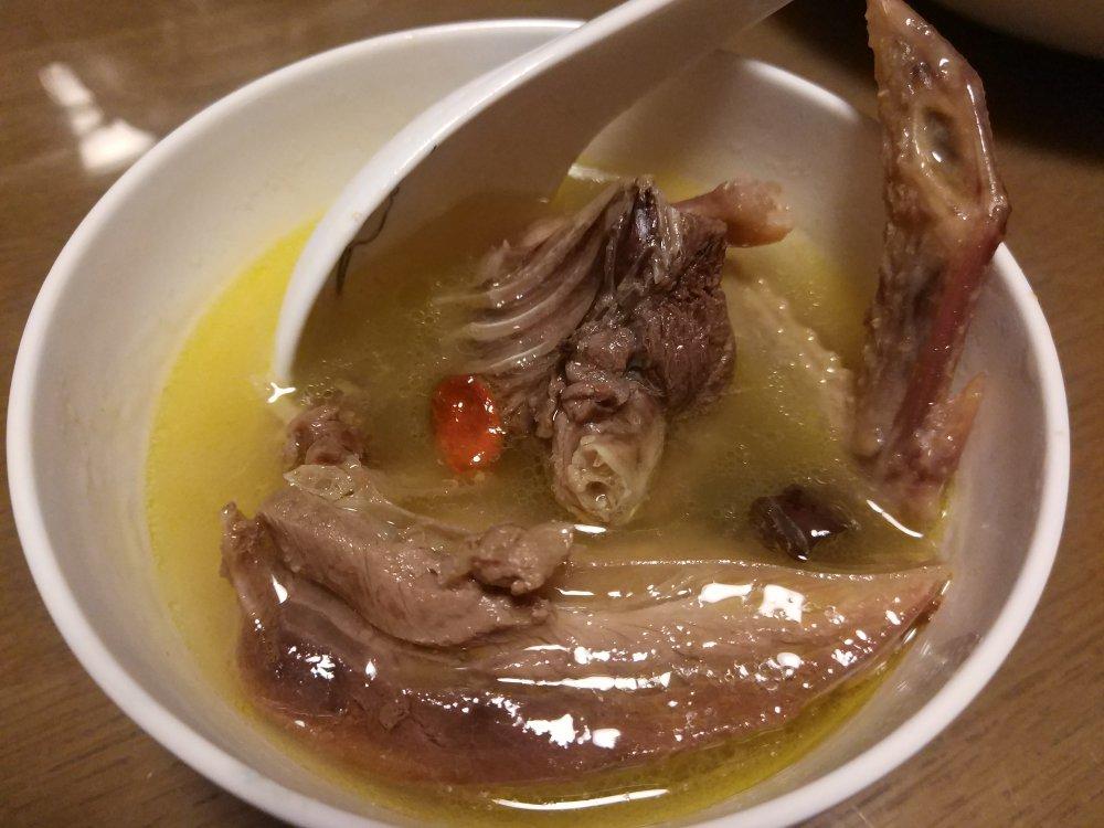 红枣枸杞乳鸽汤