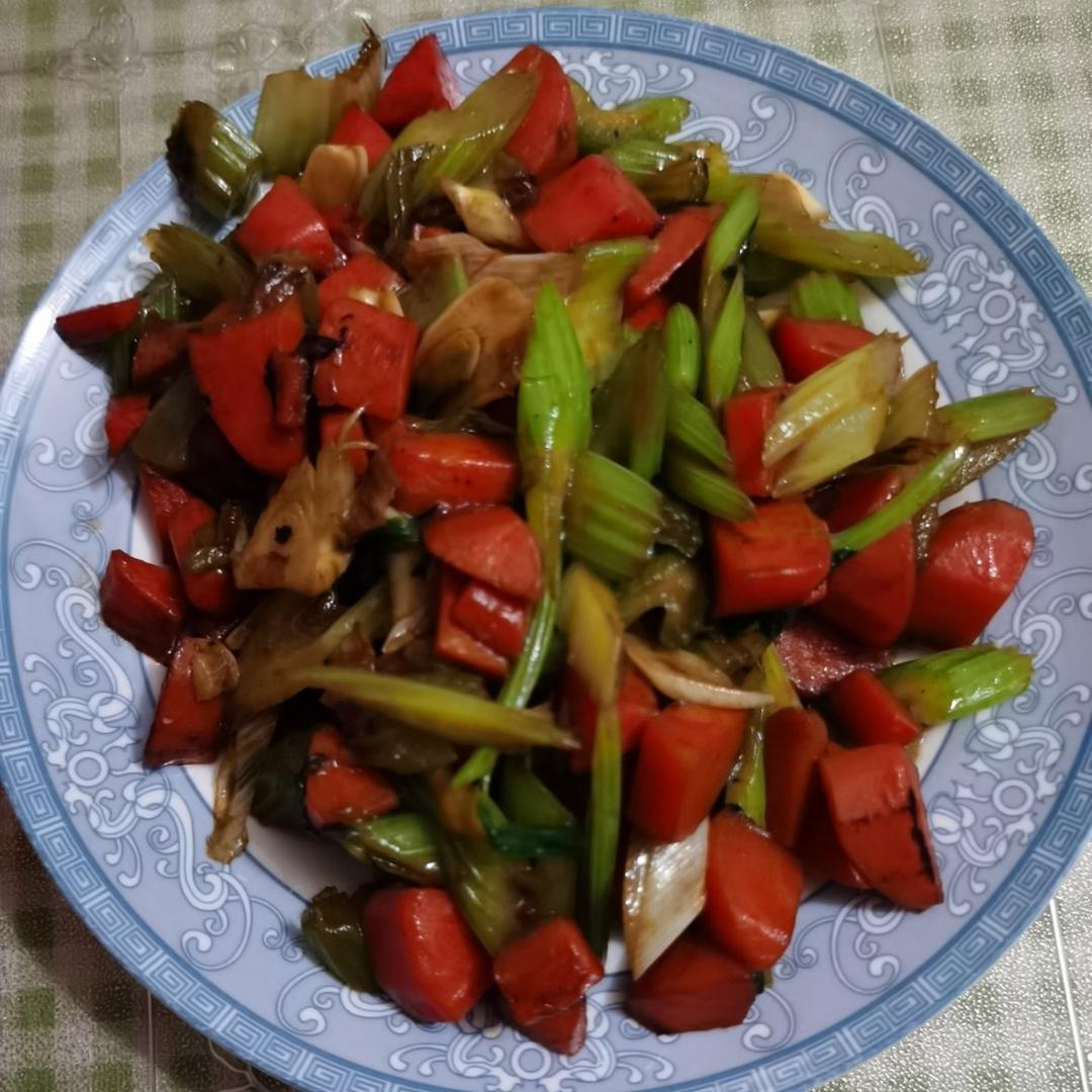胡萝卜木耳炒芹菜