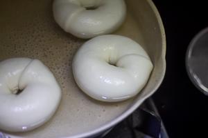 芋泥咸蛋黄贝果🥯吃不腻的经典搭配‼️的做法 步骤10