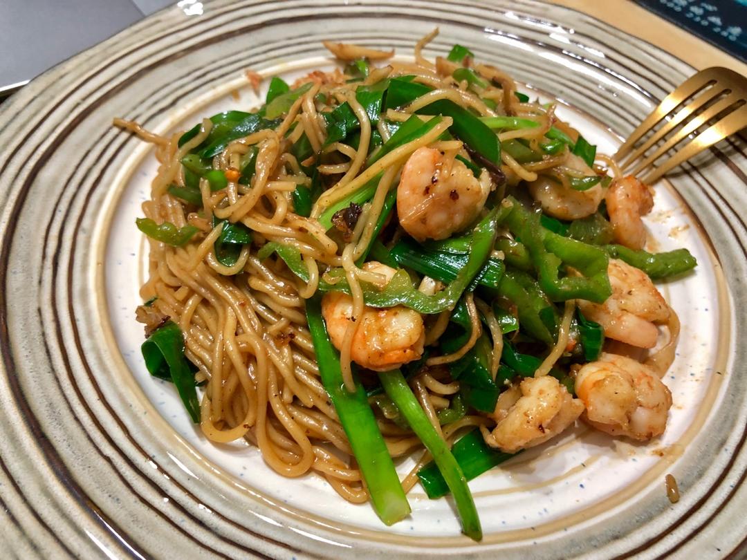 少油条条分明的炒面