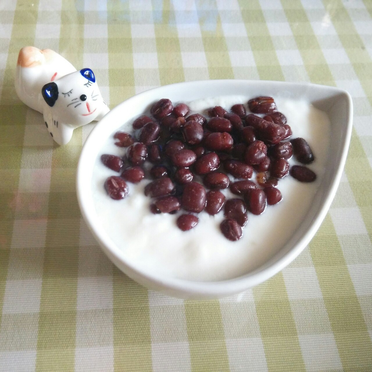 xiao蟠桃儿做的红豆酸奶