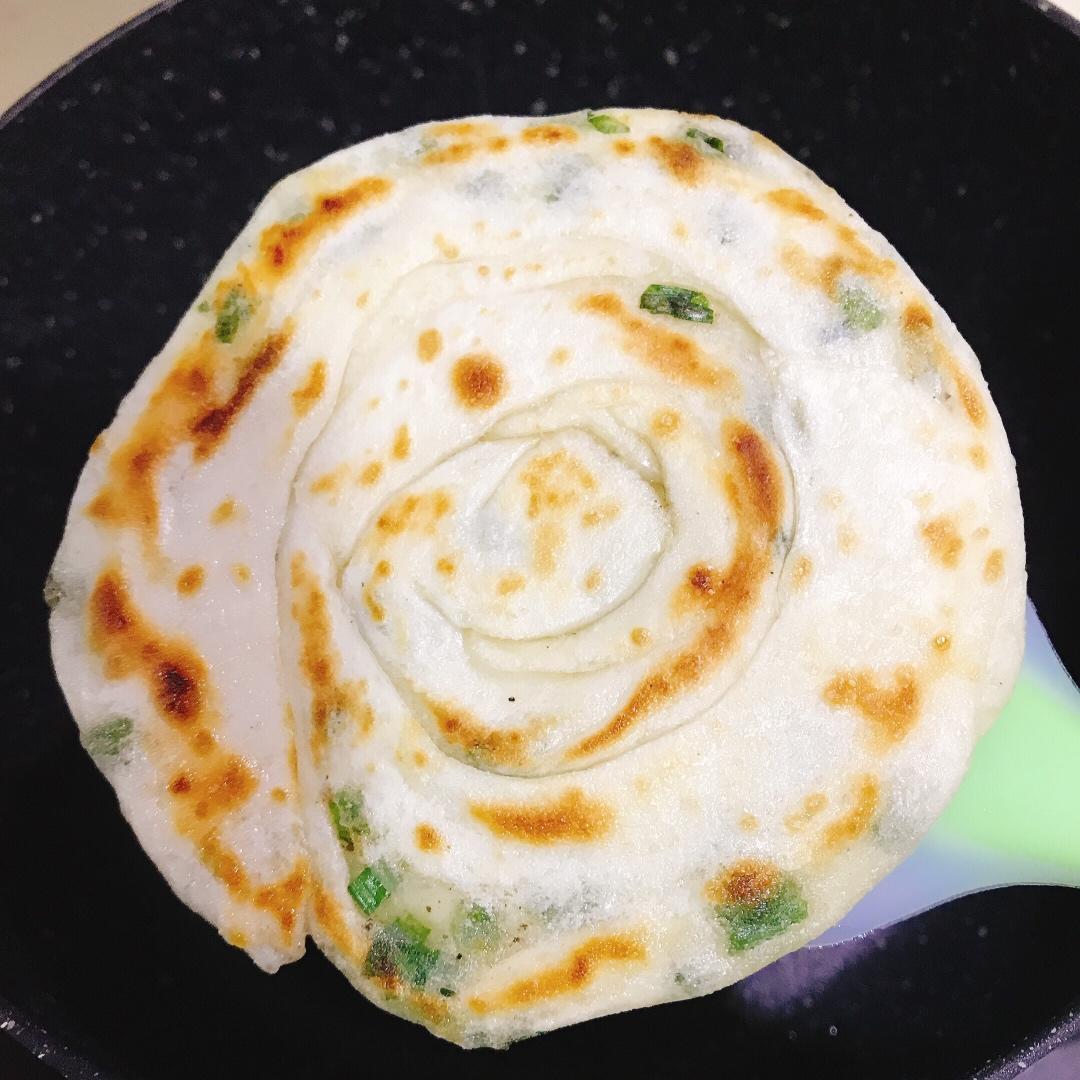 吃剩的饺子皮这样做，竟出乎意料的好吃！