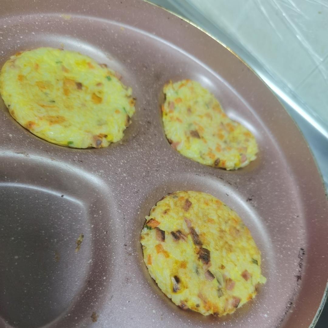 米饭鸡蛋饼