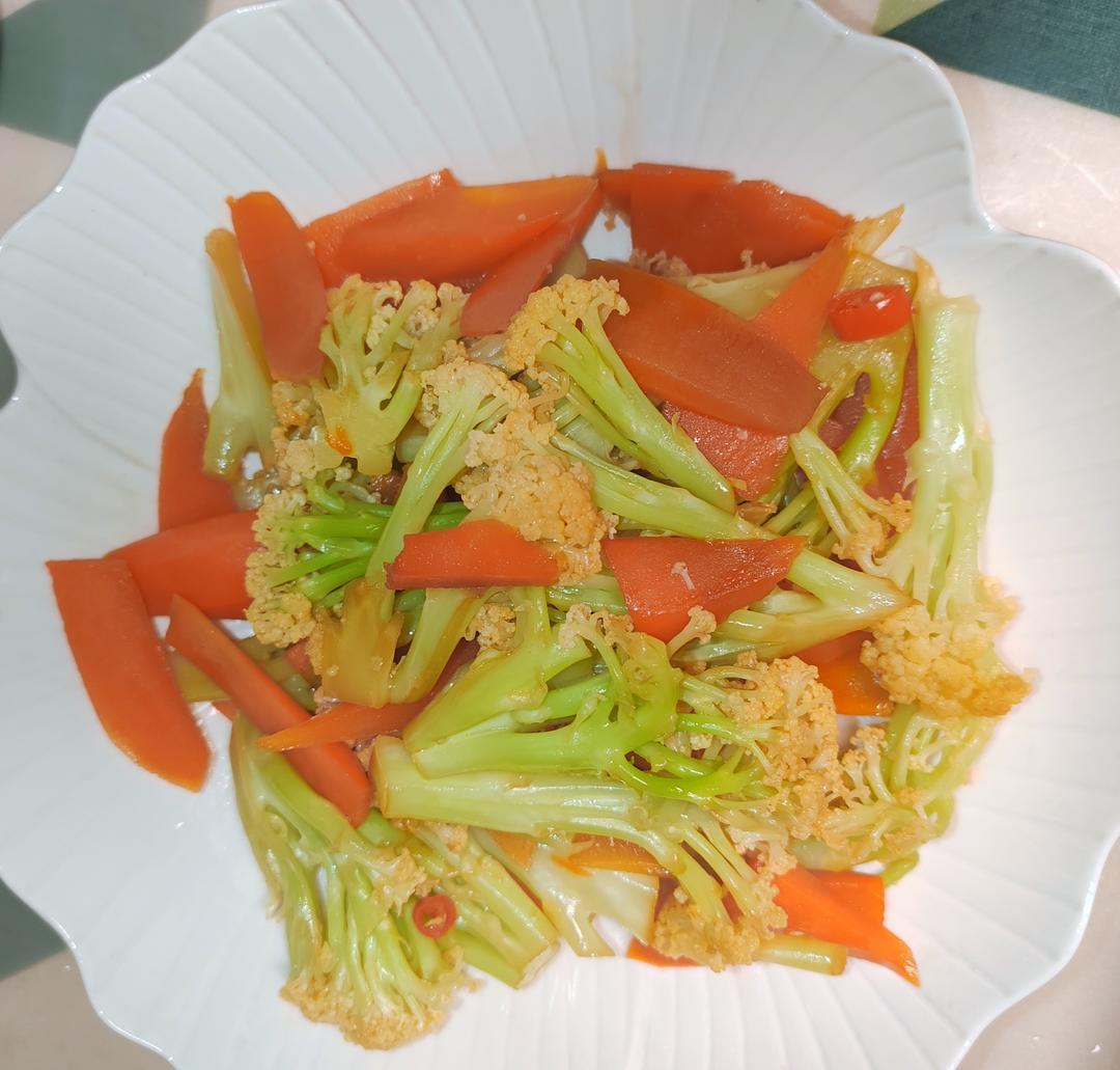 胡萝卜炒花菜