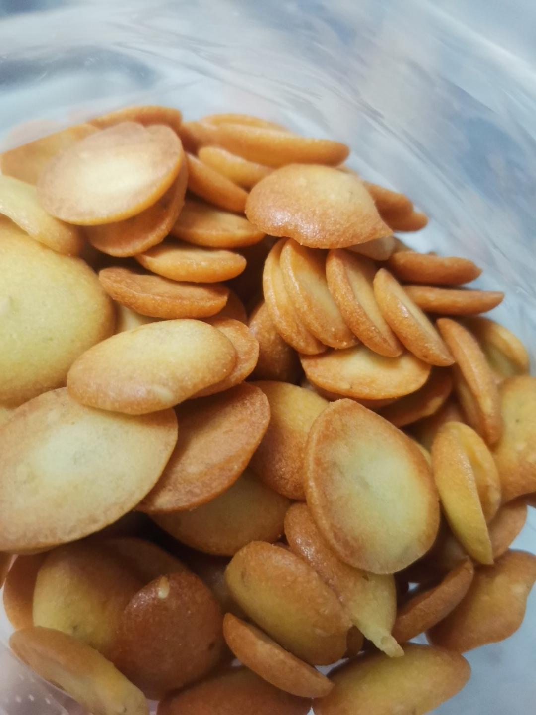 香脆可口的鸡蛋芝麻薄饼干