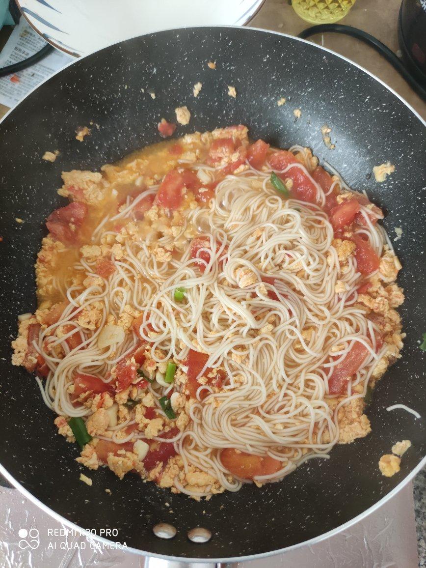 恨不得抱着锅舔的番茄鸡蛋面