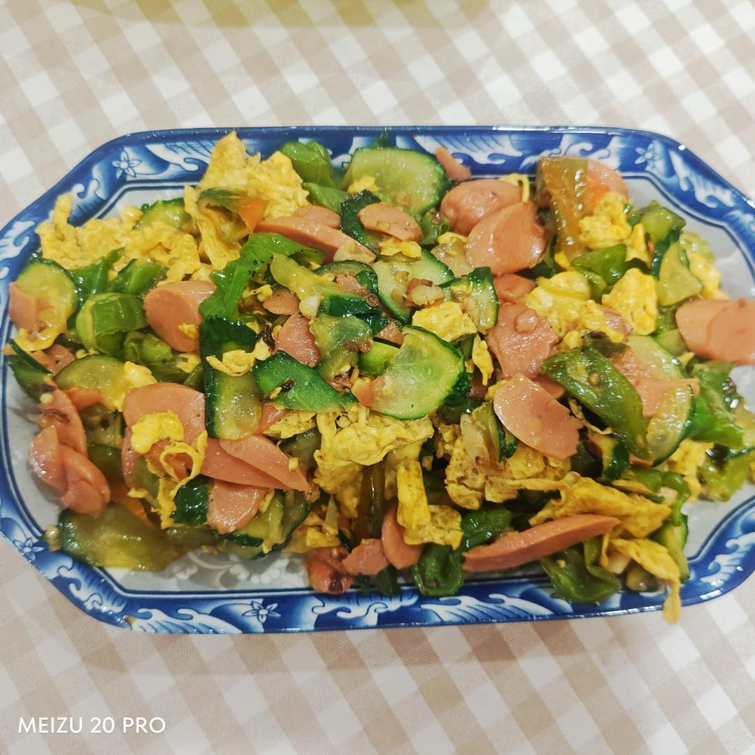 爆炒黄瓜+鸡蛋+火腿肠