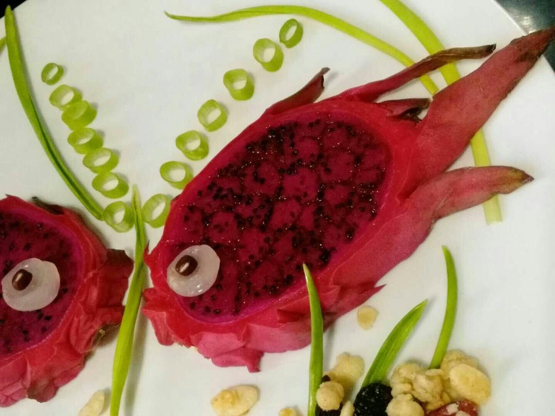 微尘3596做的我是一只鱼火龙果果盘