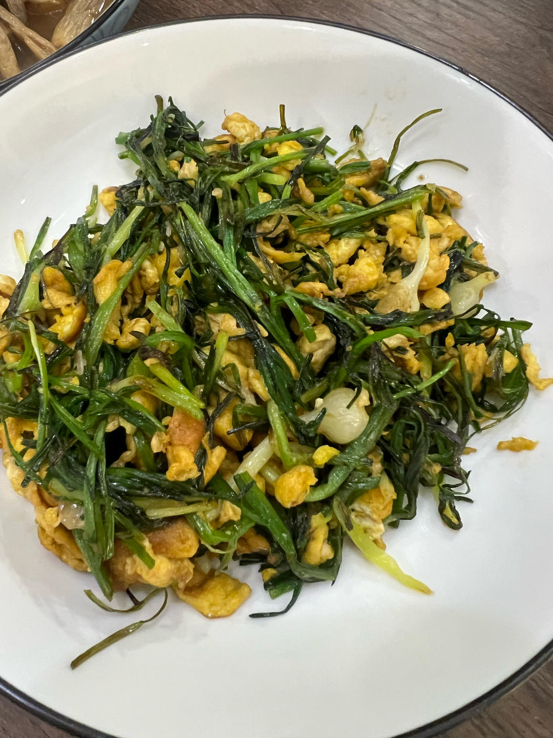 野韭菜花炒土鸡蛋
