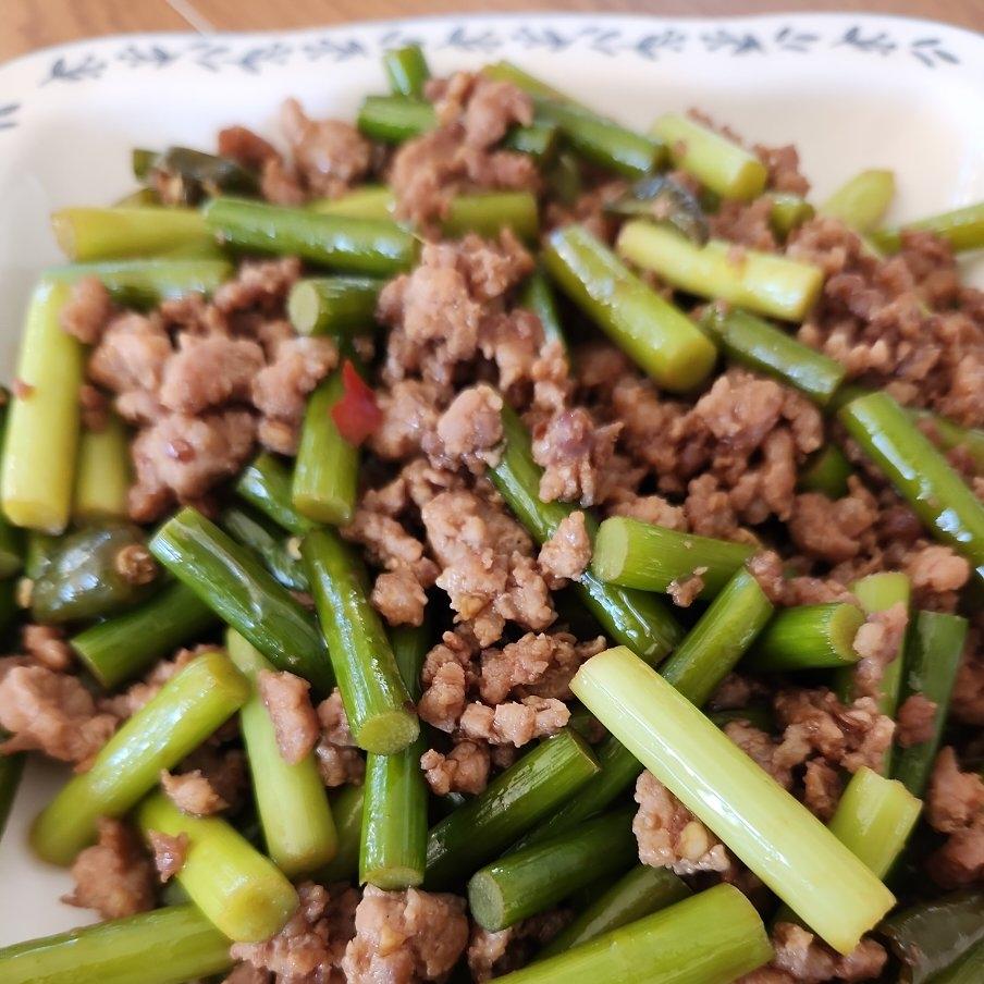 蒜苔炒肉末，三碗米饭都不够吃