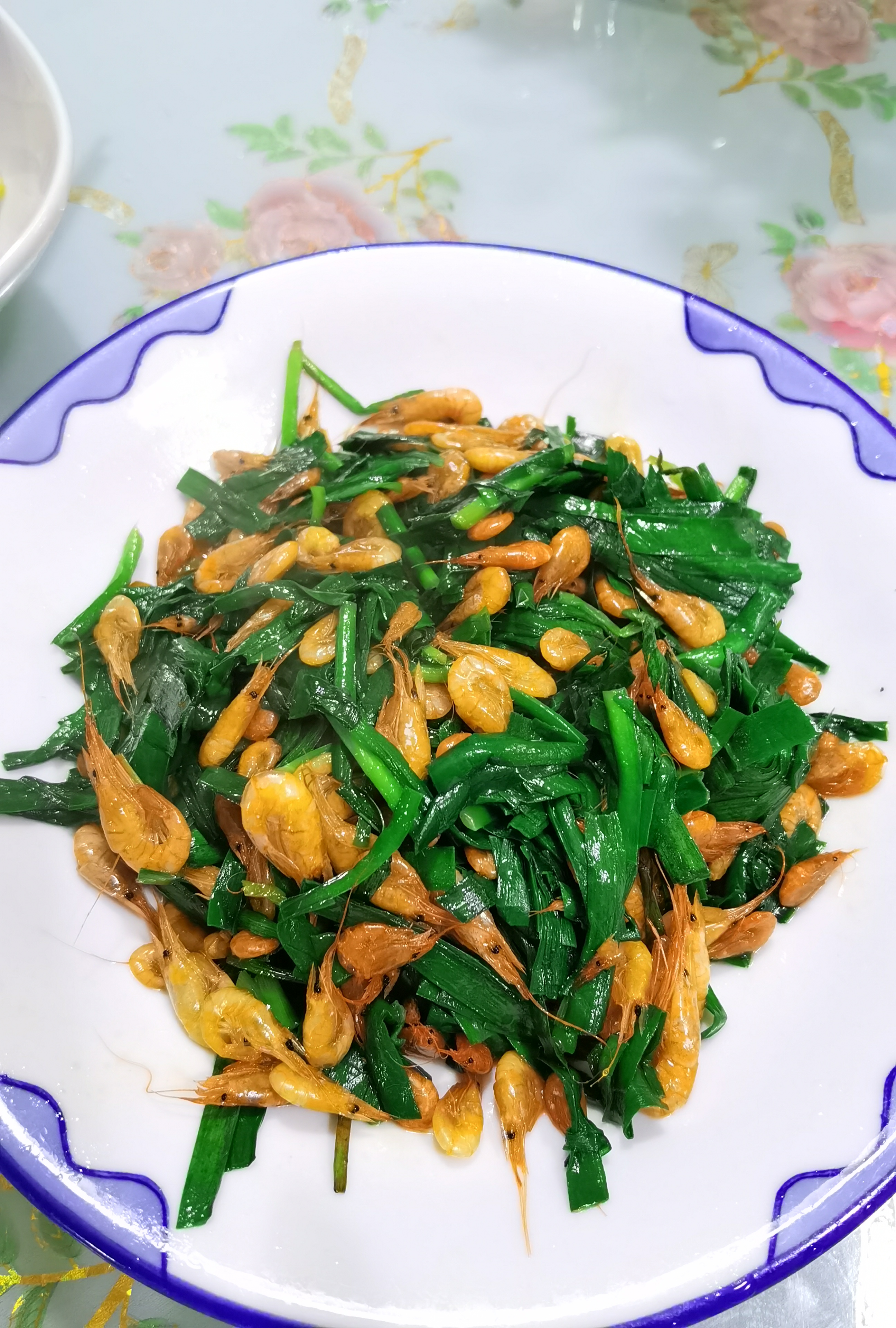 小河虾炒韭菜的做法