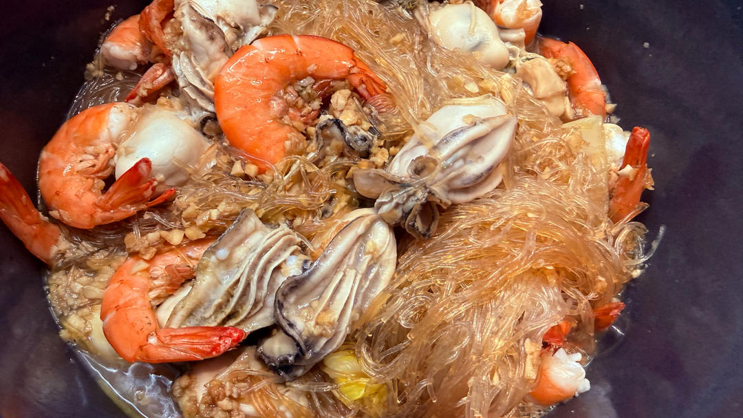 蒜蓉生蚝虾粉丝煲