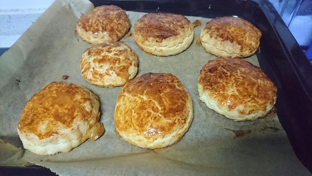 【视频】3分钟 奶油司康Scone(可能是世界上最快手的司康) 消耗淡奶油～