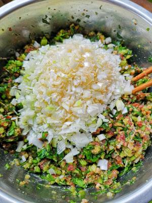 牛肉芹菜水饺的做法 步骤3